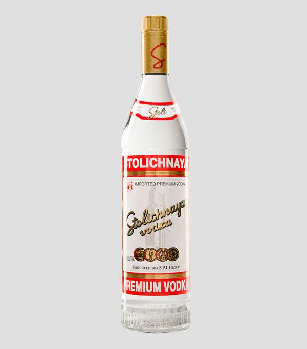 Botella de Vodka Stolichnaya, 750 ml
