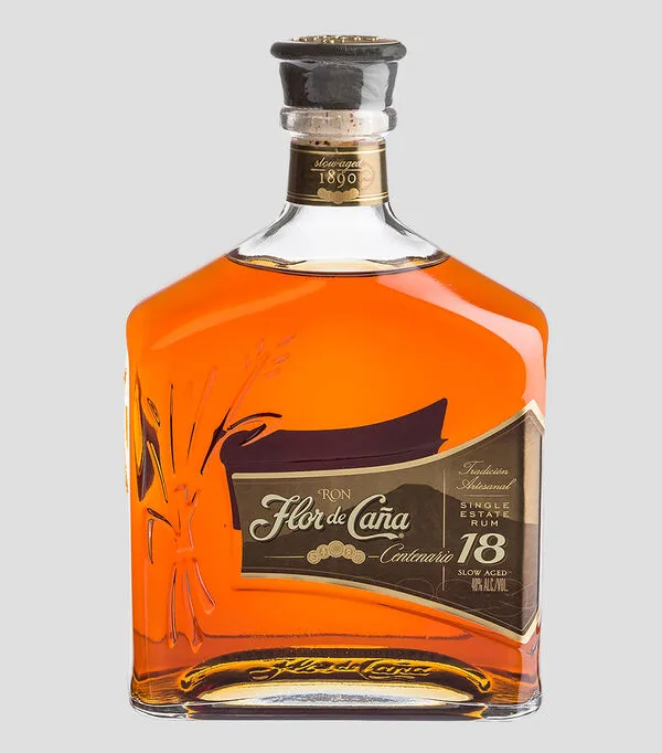 Botella de Ron Flor de Caña Centenario 18 Años, 750 ml