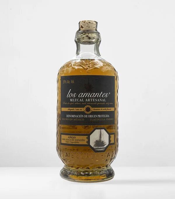 Botella de Mezcal Anejo Los Amantes, 750 ml