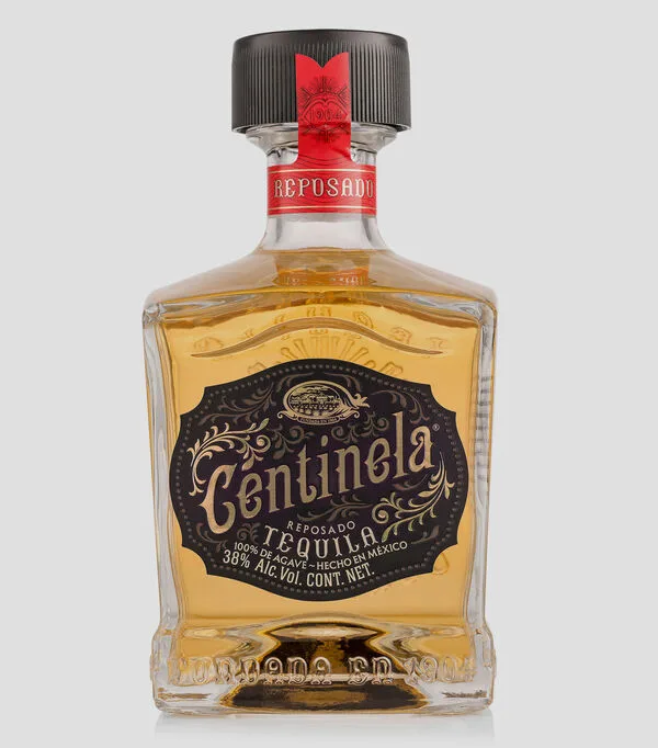 Botella de Tequila Centinela Reposado, 750 ml
