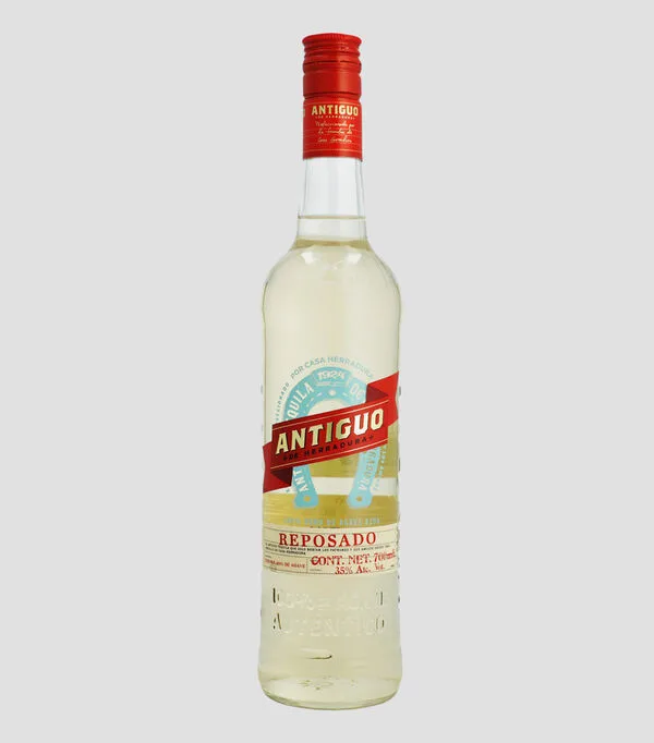 Botella de Tequila Reposado Antiguo, 700 ml