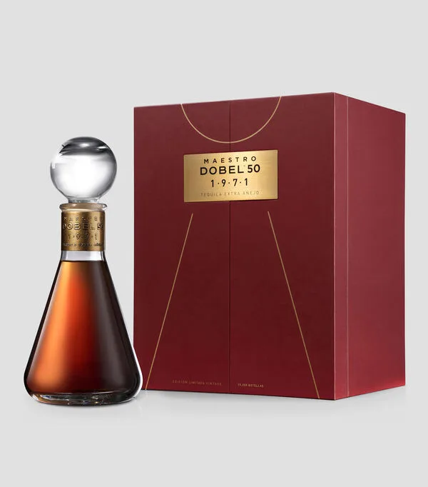 Botella de Tequila Maestro Dobel 50 Ex Añejo 1971, 750 ml