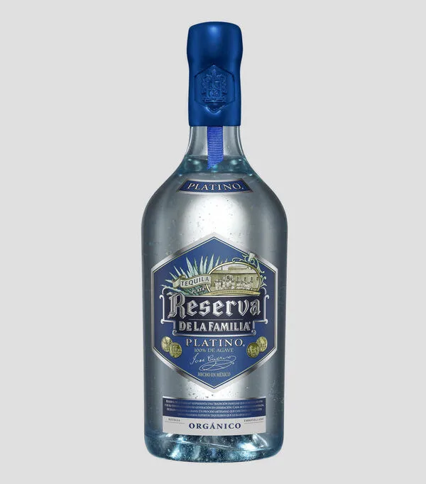 Botella de Tequila Platino Reserva de la Familia, 750 ml