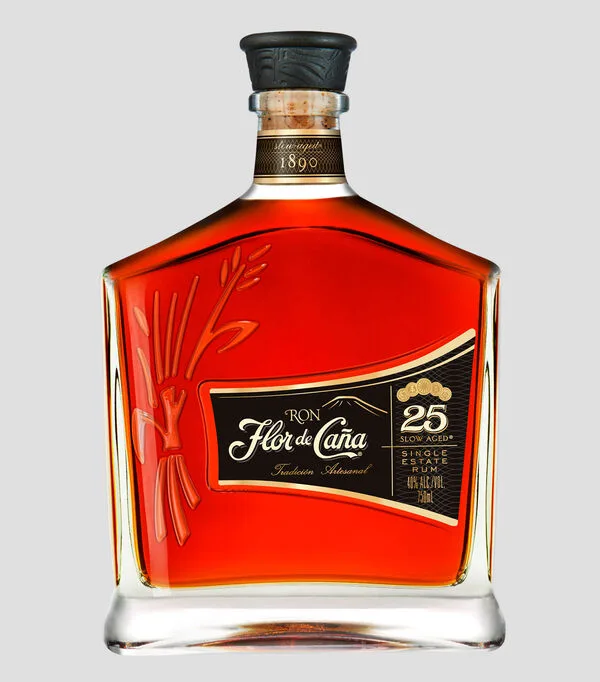 Botella de Ron Flor de Caña Tradición Artesanal 25 Allow Aged, 750 ml