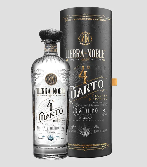Botella de Tequila Cristalino Reposado Tierra Noble Cuarto, 750 ml