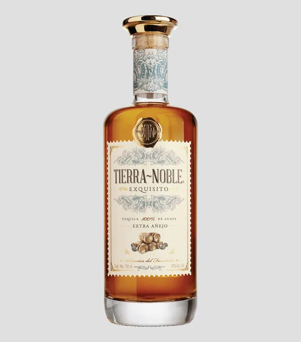 Botella de Tequila Extra Anejo Tierra Noble Exquisito, 750 ml