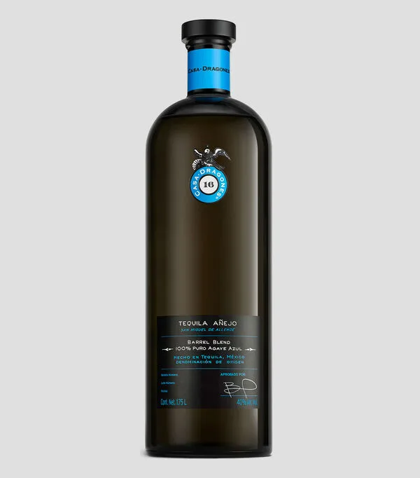 Botella de Tequila Anejo Casa Dragones Barrel Blend Magnum, 1750 ml