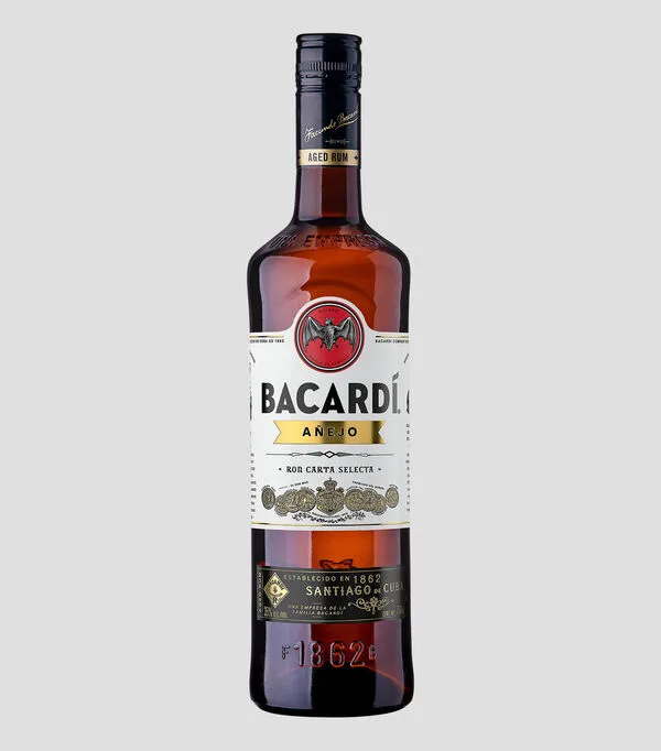 Botella de Ron Bacardi Anejo, 750 ml