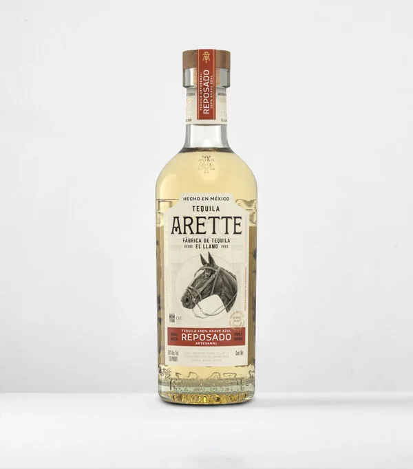 Botella de Tequila Arette Artesanal Suave reposado, 700 ml