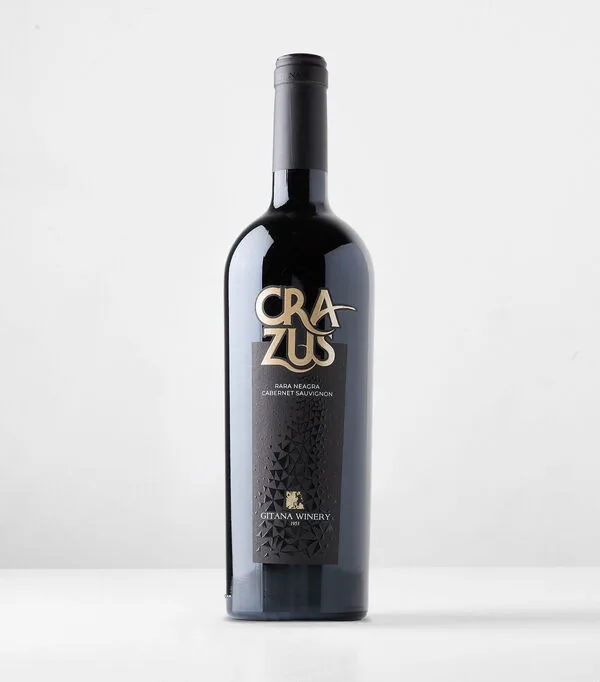Botella de Vino tinto ensamble Crazus Rara Neagra, Moldavia, 750 ml