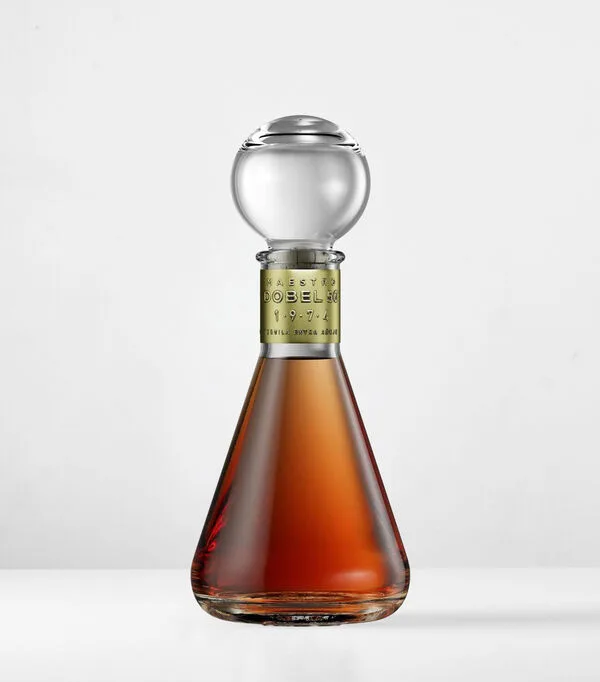 Botella de Tequila Extra Añejo Maestro Dobel 50 Edición 1974, 700 ml