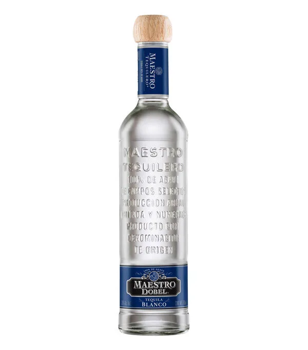 Botella de Tequila blanco Maestro Dobel, 700 ml