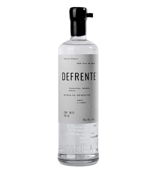 Botella de Tequila blanco Defrente, 700 ml