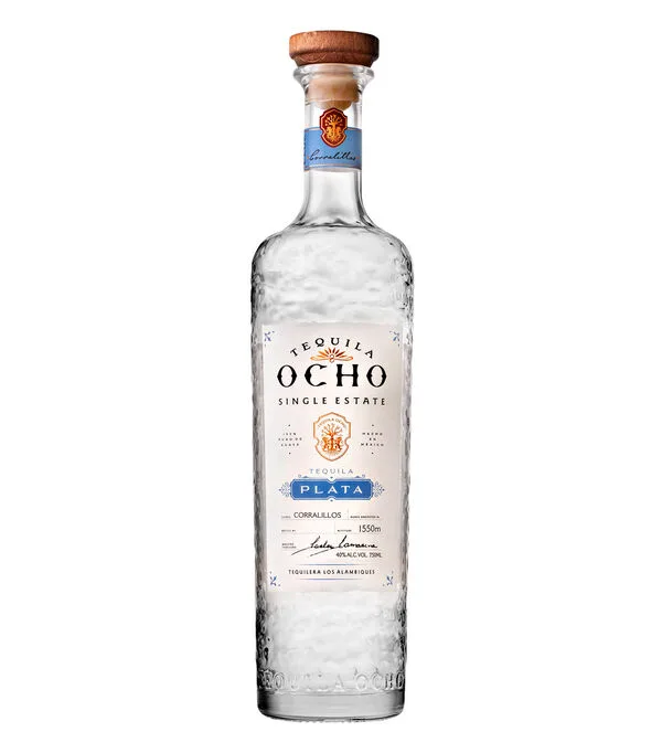 Botella de TEQUILA OCHO PLATA 750 ML