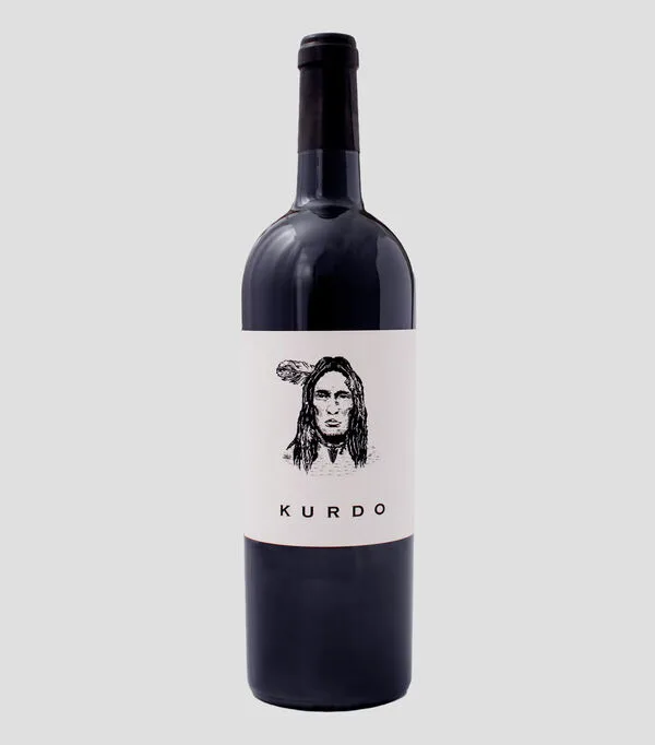 Botella de Vino tinto Cabernet Sauvignon Kurdo, México, 750 ml