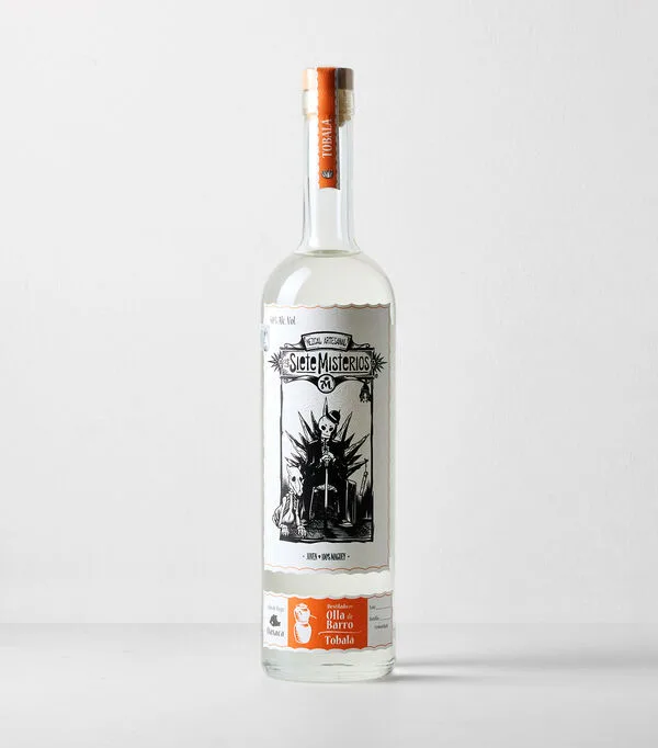 Botella de Mezcal artesanal Los Siete Misterios Tobalá, 750 ml