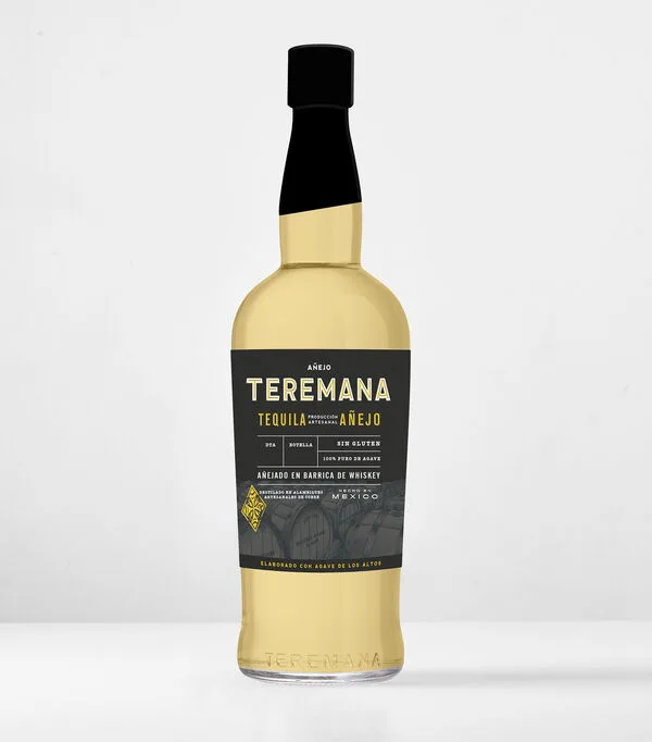 Botella de Tequila Añejo Teremana producción artesanal, 700 ml