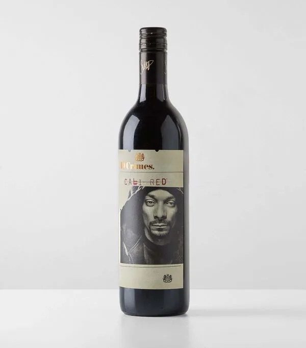 Botella de Vino tinto ensamble 19 Crimes Modern Cali Red, E.U.A., 750 ml