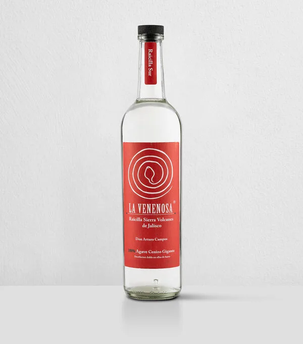 Botella de Raicilla Volcanes, 700 ml